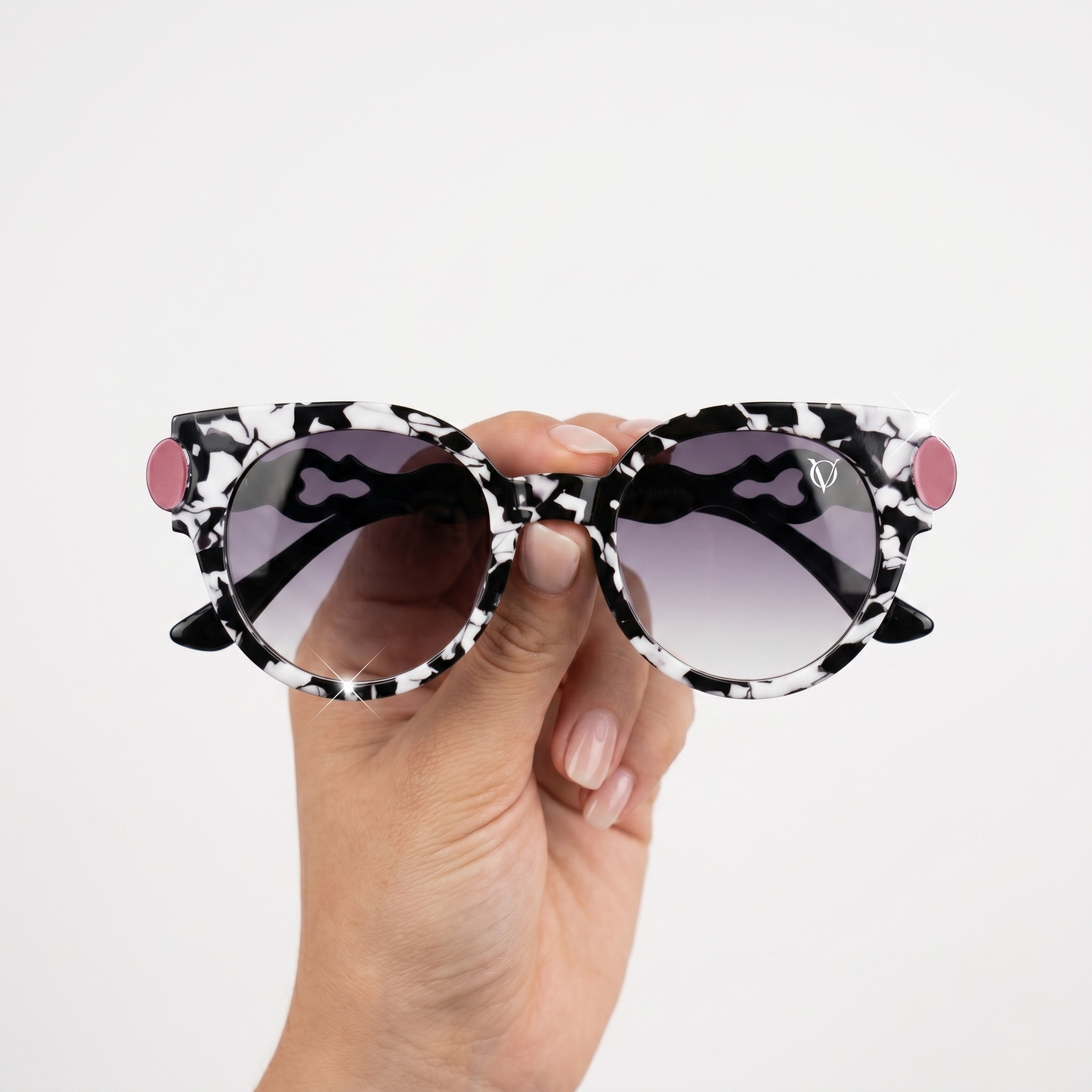 Studio Noir (White)