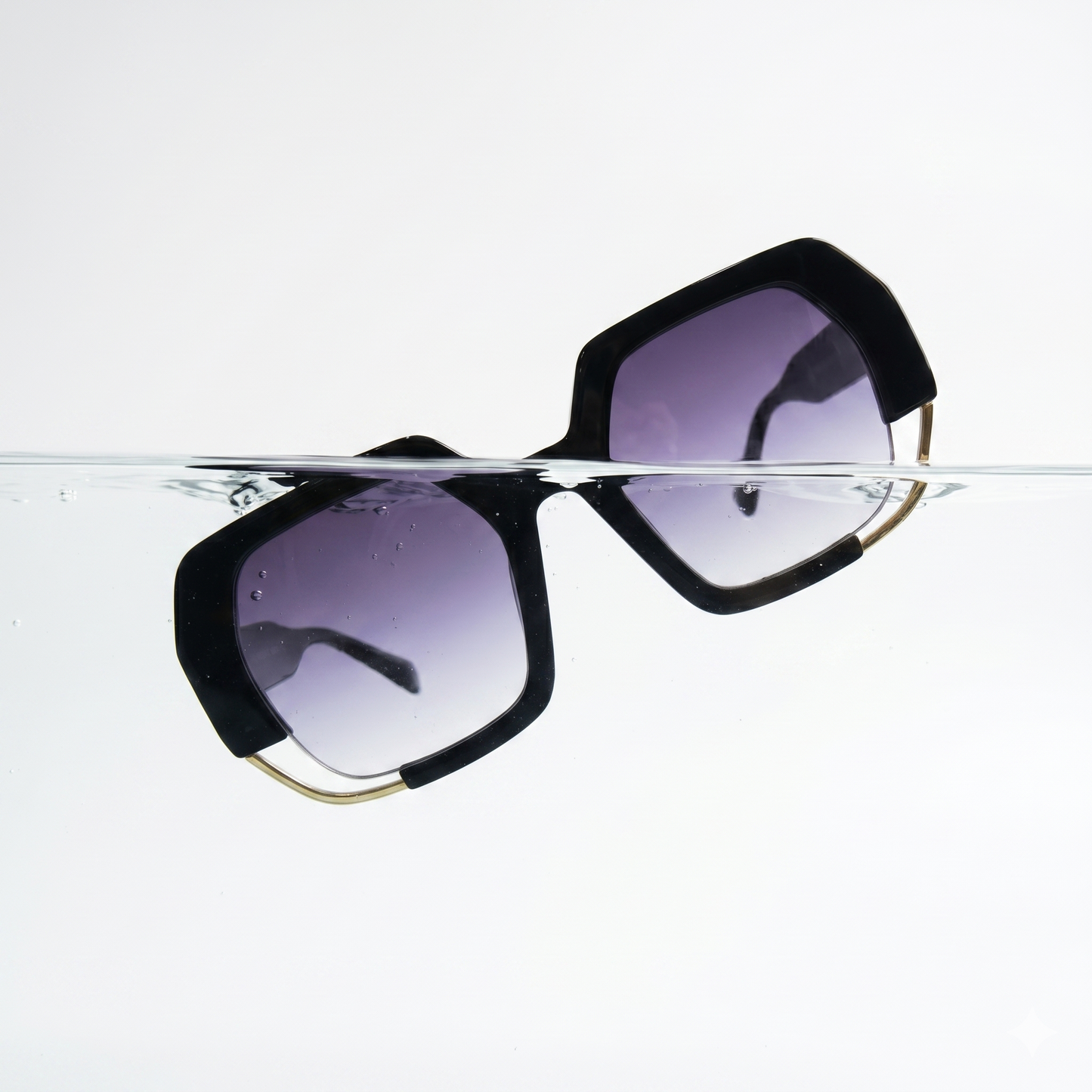 Luxe Horizon (Women Sunglasses 5698) Black