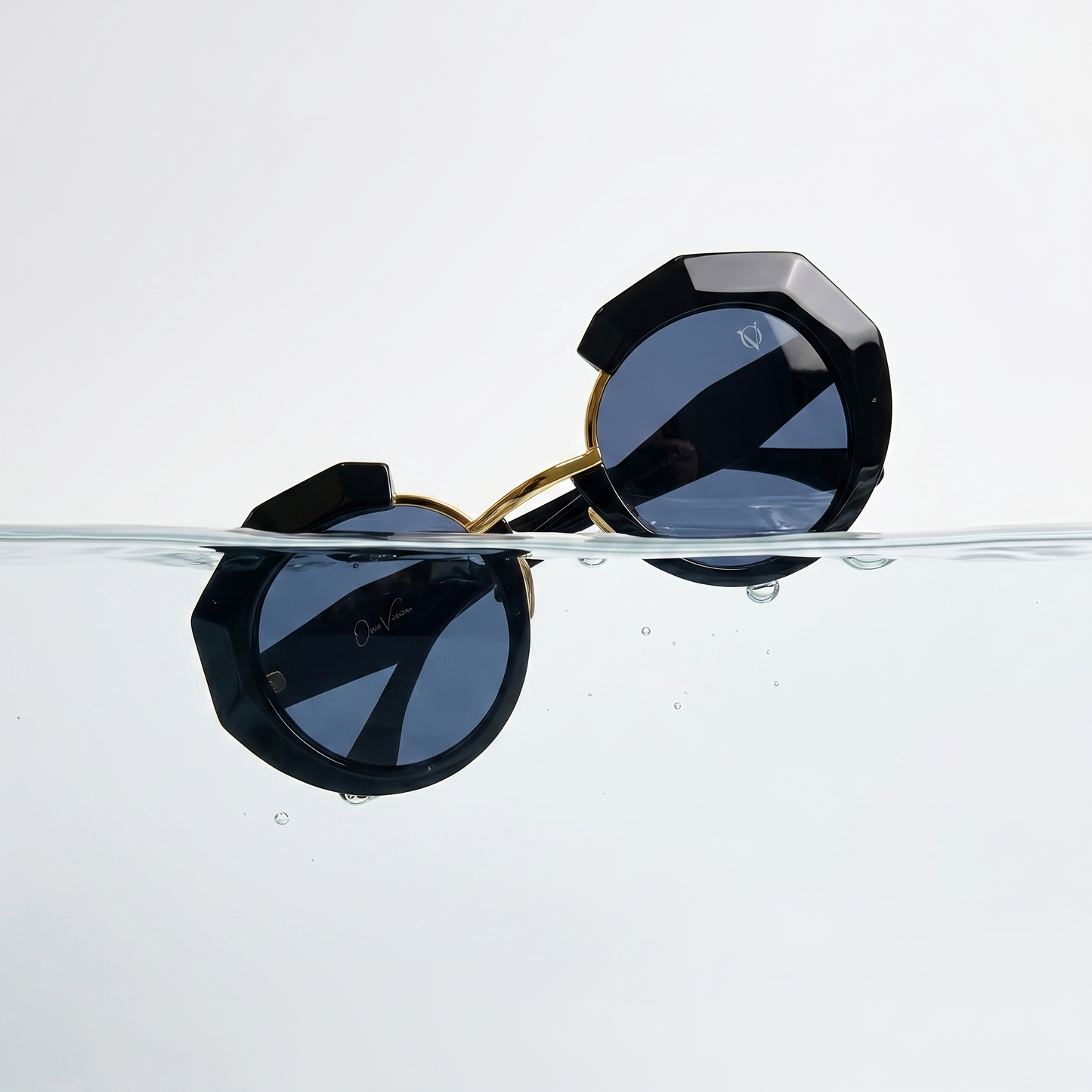 Apex (Women Sunglasses 5700 Black)