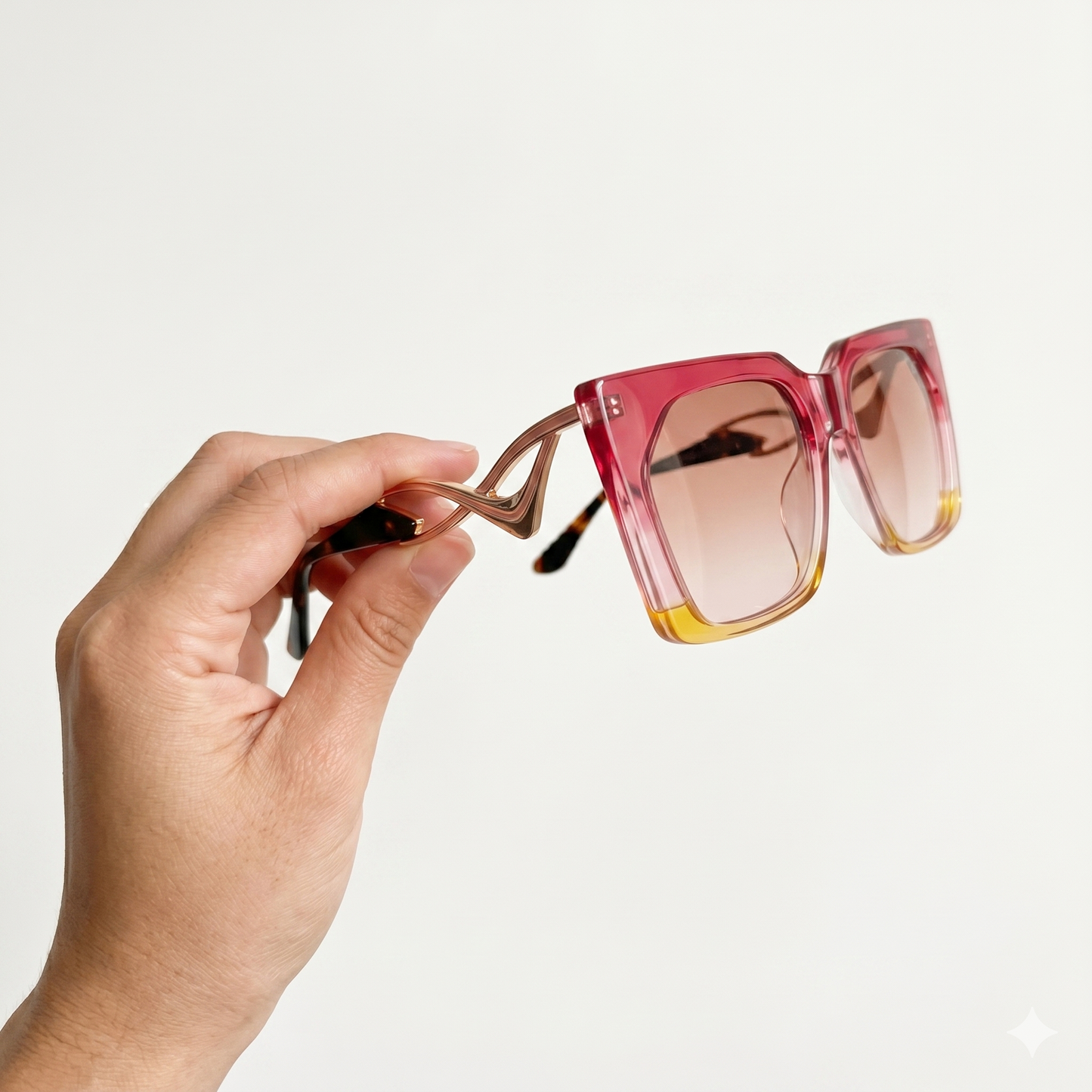 Rosé Glow Luxe (Women Sunglasses M6211 Red)