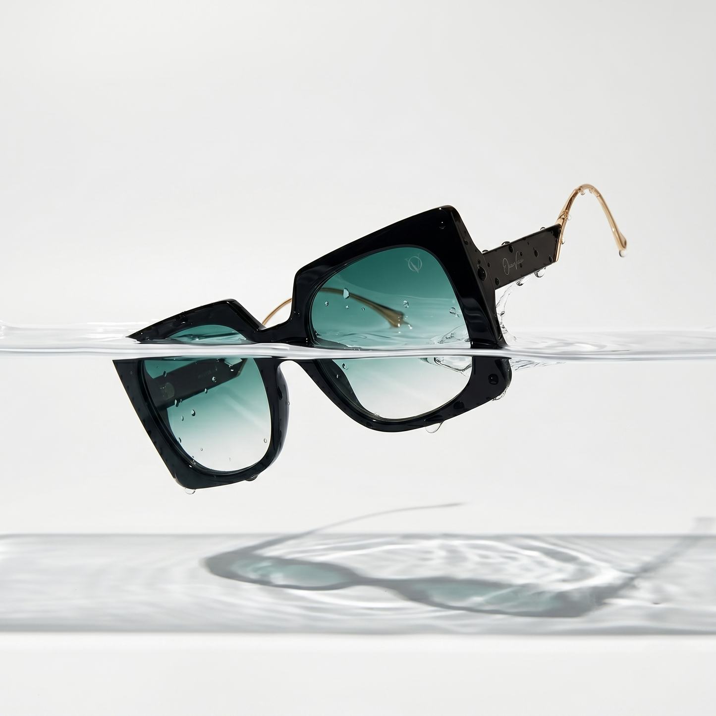 Arctic Noir Square (Women Sunglasses M6221 Black)