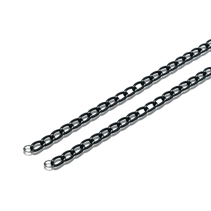 Black oval rings are attached to form a chain appearance