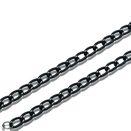 Black oval rings are attached to form a chain appearance-zoomed view